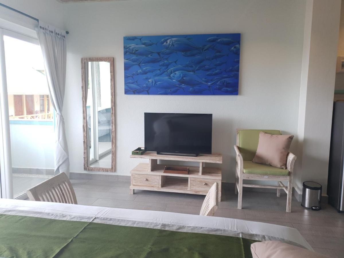 Bord Mer City Apartments La Digue Exterior photo